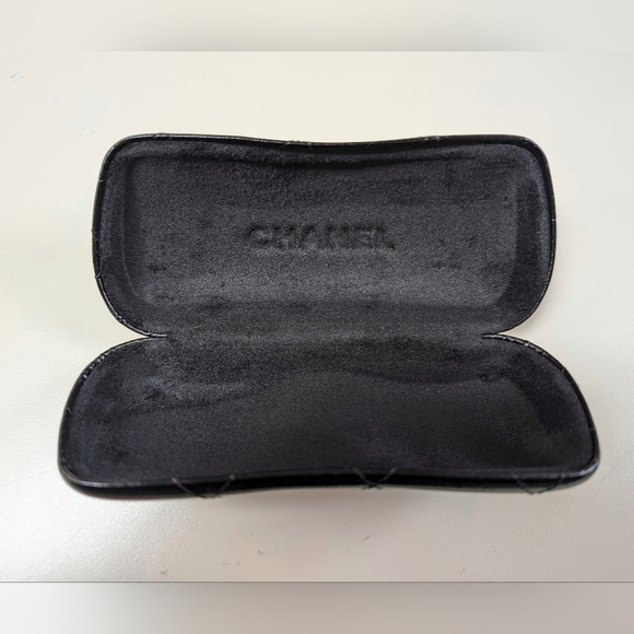 🆕⚡⚡CHANEL quilted eyewear case. Never been used, leather texture - Picture 4 of 6